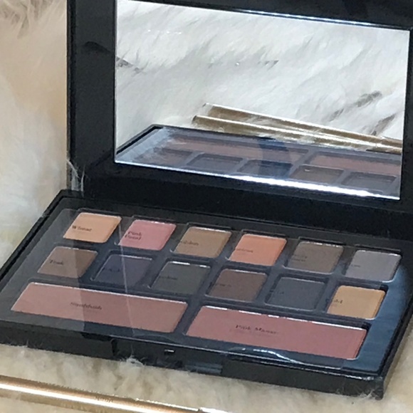 New Elizabeth Arden Cosmetic Travel Bag With Make Up & Brushes In Packaging - Picture 10 of 16